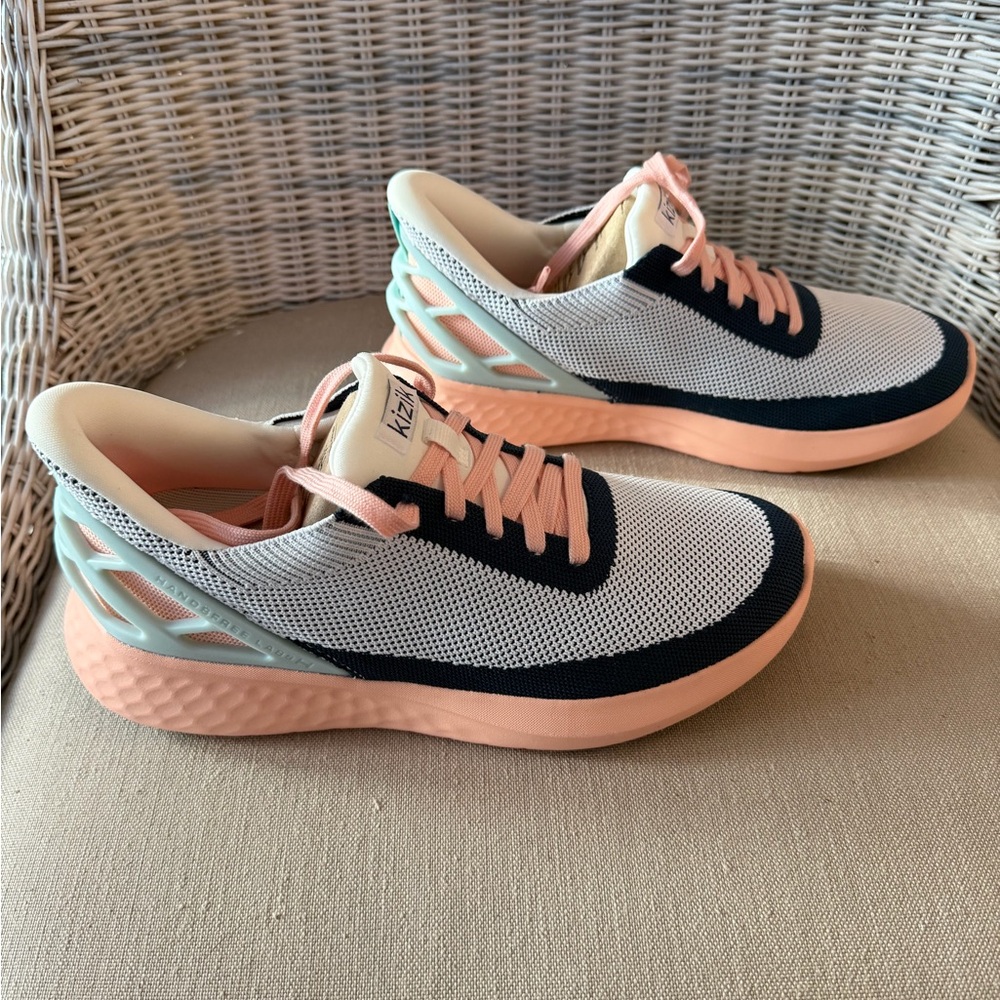 Woman’s Shoes in Pink and Black - Picture 4 of 6